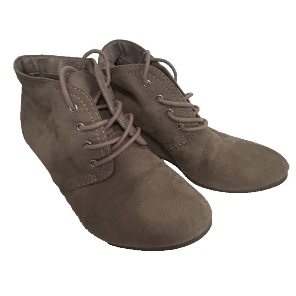 Arizonia Jean Co. Lilly Taupe Faux-Suede Lace-Up Wedge Ankle Booties Size 9M